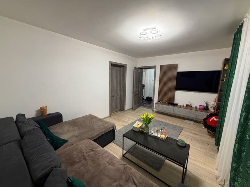 Apartament 3 camere parter ,60mp utili,75mp cu balcoane in Rovine - 1